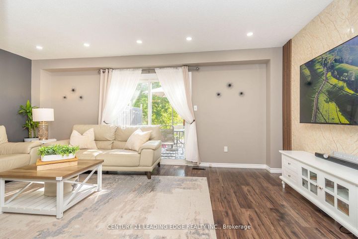 Photo 8 at 505 Lancelot Crescent, Eastdale, Oshawa