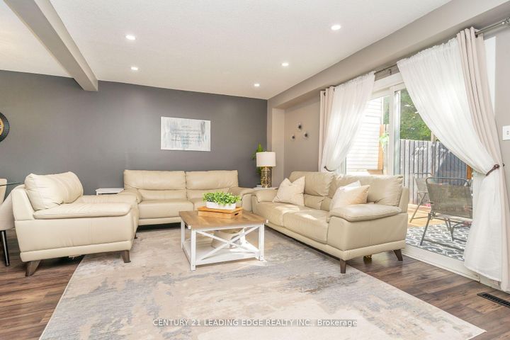Photo 9 at 505 Lancelot Crescent, Eastdale, Oshawa