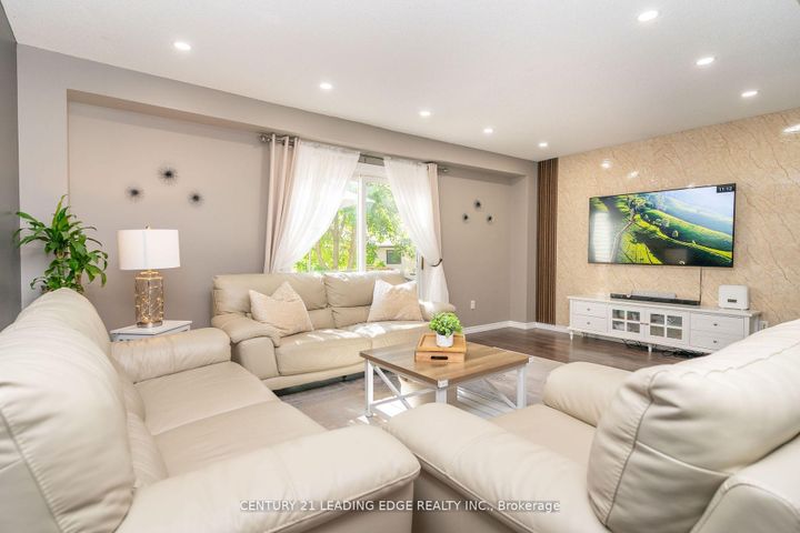 Photo 11 at 505 Lancelot Crescent, Eastdale, Oshawa