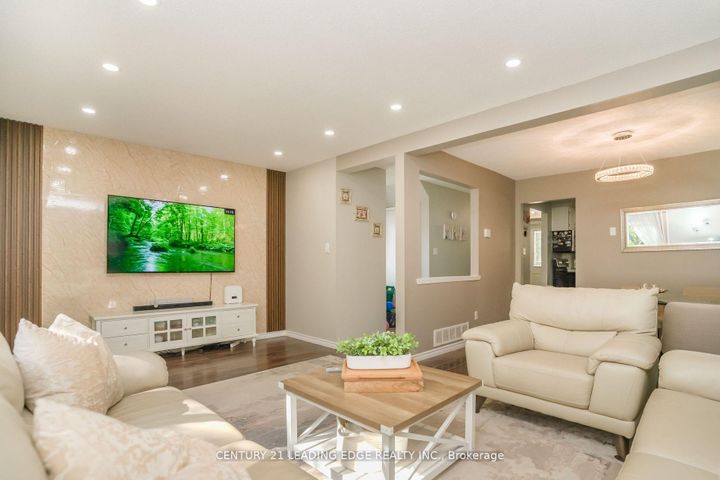 Photo 12 at 505 Lancelot Crescent, Eastdale, Oshawa