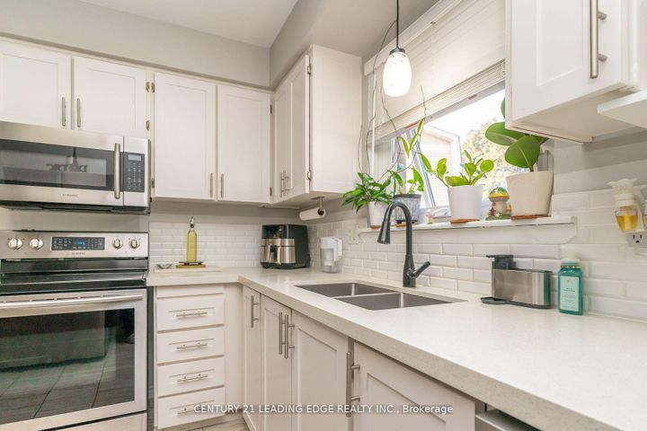 Photo 19 at 505 Lancelot Crescent, Eastdale, Oshawa