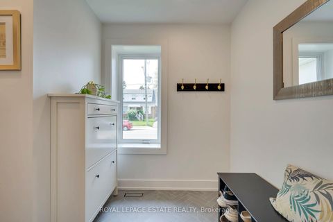 Photo 3 at 63 Mystic Avenue, Oakridge, Toronto