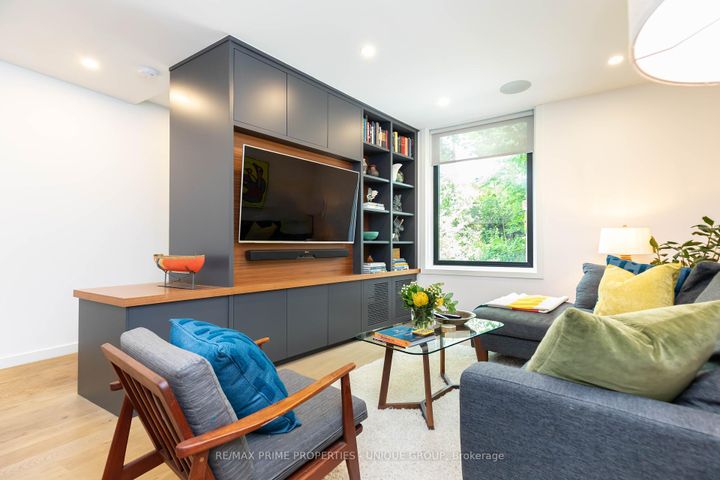 Photo 3 at 137 Marlborough Place, Annex, Toronto
