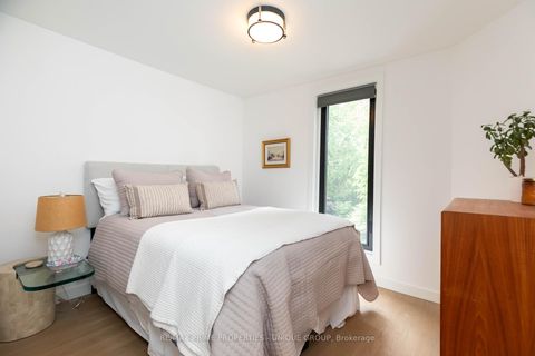 Photo 25 at 137 Marlborough Place, Annex, Toronto