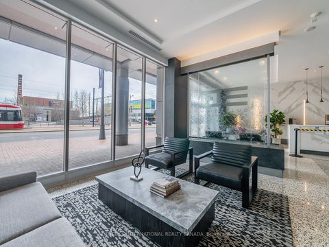 Photo 5 at 2202 - 218 Queens Quay, Waterfront Communities C1, Toronto