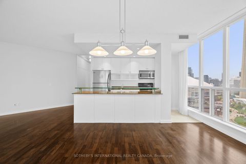 Photo 10 at 2202 - 218 Queens Quay, Waterfront Communities C1, Toronto
