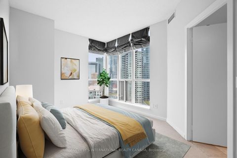 Photo 16 at 2202 - 218 Queens Quay, Waterfront Communities C1, Toronto