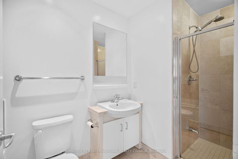 Photo 18 at 2202 - 218 Queens Quay, Waterfront Communities C1, Toronto