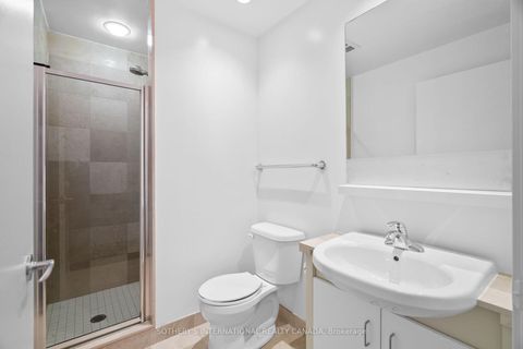Photo 22 at 2202 - 218 Queens Quay, Waterfront Communities C1, Toronto