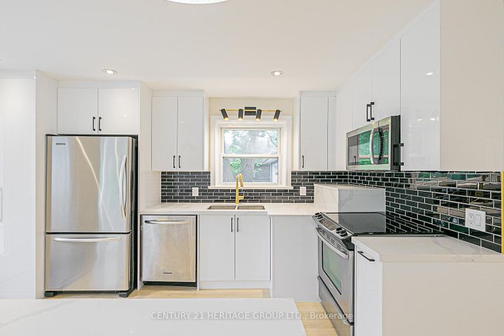 Photo 4 at 893 Srigley Street, College Manor, Newmarket