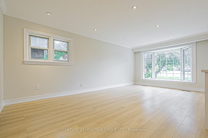 Photo 5 at 893 Srigley Street, College Manor, Newmarket