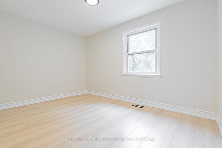 Photo 8 at 893 Srigley Street, College Manor, Newmarket