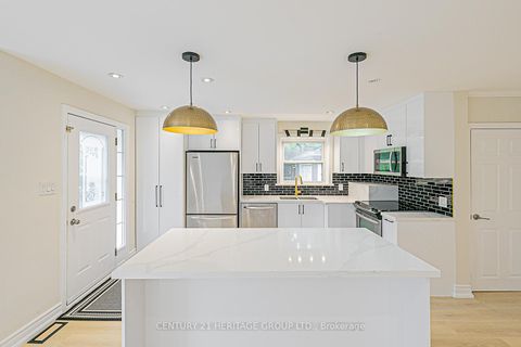 Photo 3 at 893 Srigley Street, College Manor, Newmarket