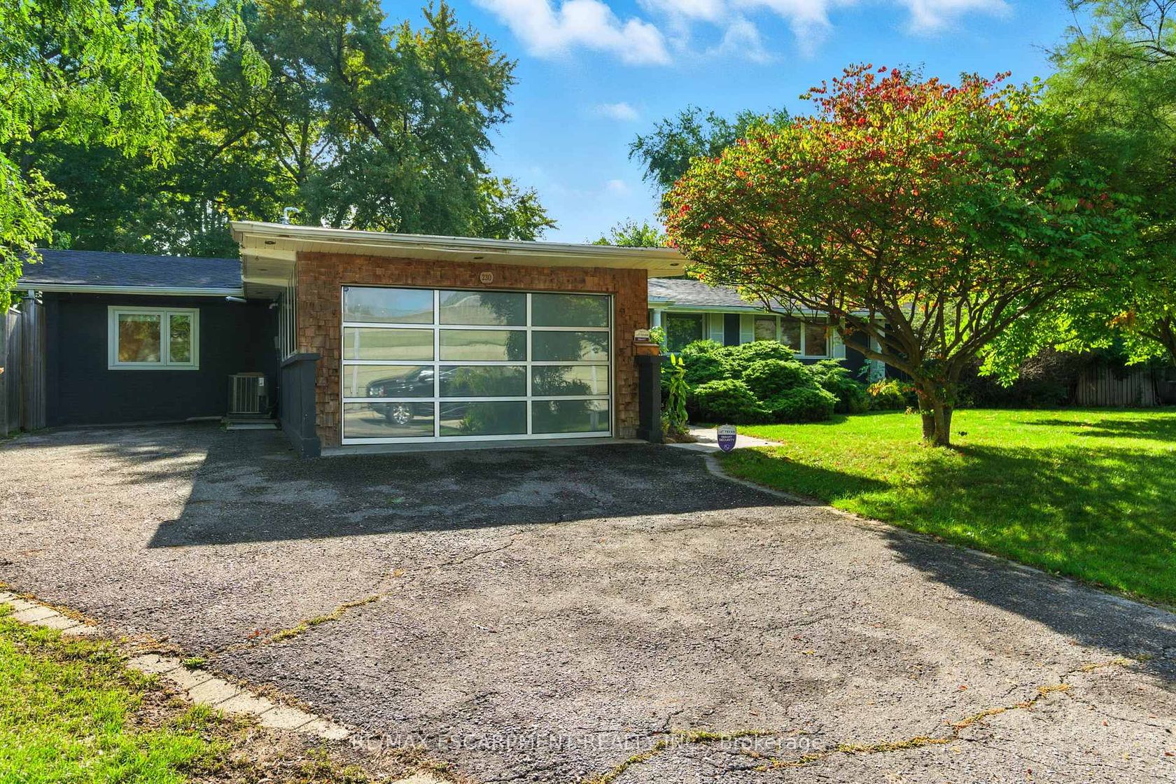 230 South Service Road, Mineola, Mississauga 