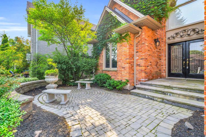 Photo 1 at 484 Bush Drive, Ancaster, Hamilton