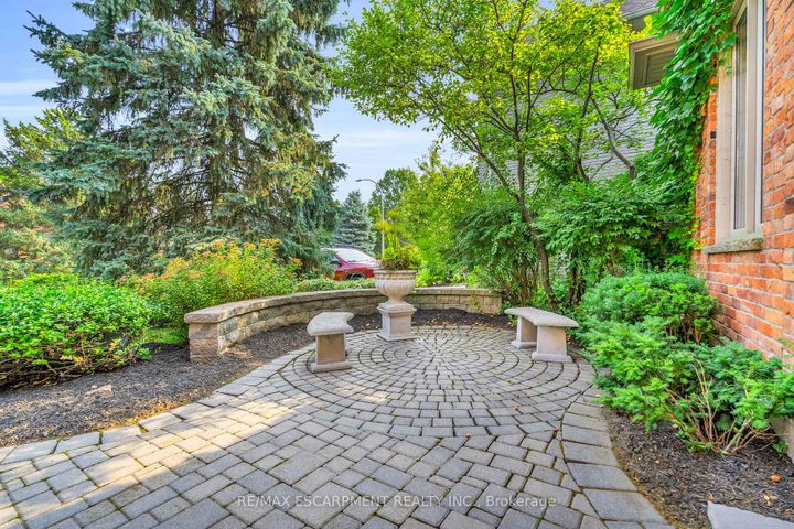 Photo 2 at 484 Bush Drive, Ancaster, Hamilton