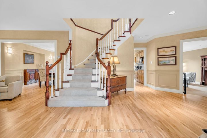 Photo 3 at 484 Bush Drive, Ancaster, Hamilton