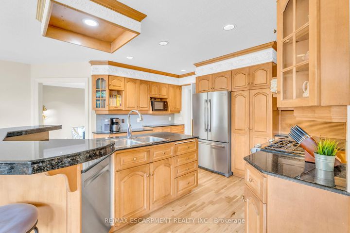 Photo 14 at 484 Bush Drive, Ancaster, Hamilton