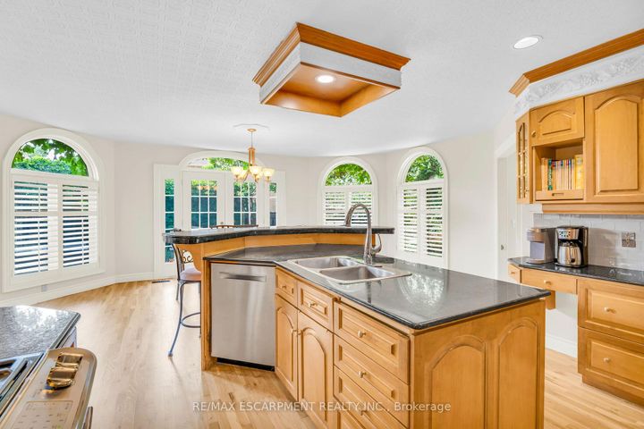 Photo 15 at 484 Bush Drive, Ancaster, Hamilton