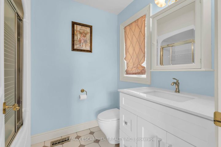Photo 26 at 484 Bush Drive, Ancaster, Hamilton