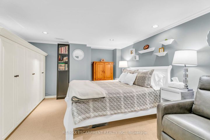 Photo 35 at 484 Bush Drive, Ancaster, Hamilton