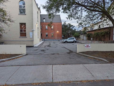 Photo 14 at 1 - 150 Beverley Street, Chinatown, Toronto