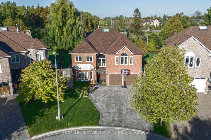 Photo 3 at 11 Cantex Court, Devonsleigh, Richmond Hill