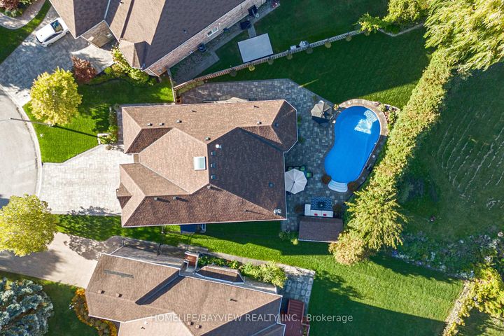 Photo 4 at 11 Cantex Court, Devonsleigh, Richmond Hill