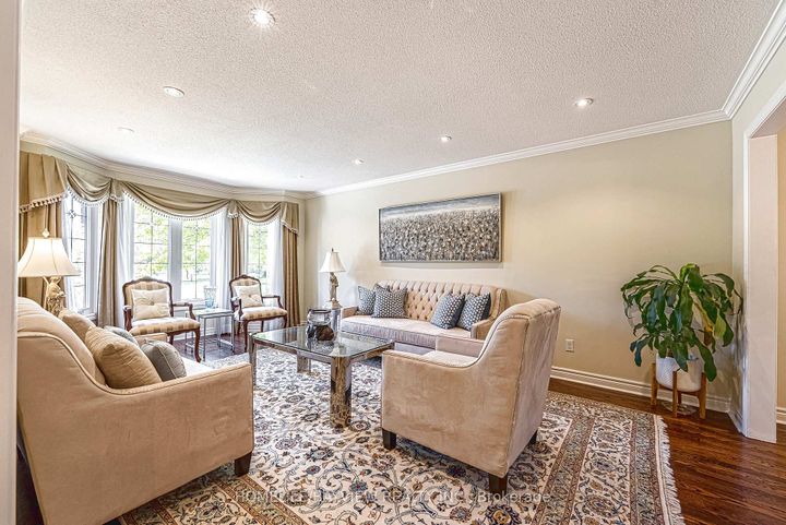 Photo 9 at 11 Cantex Court, Devonsleigh, Richmond Hill