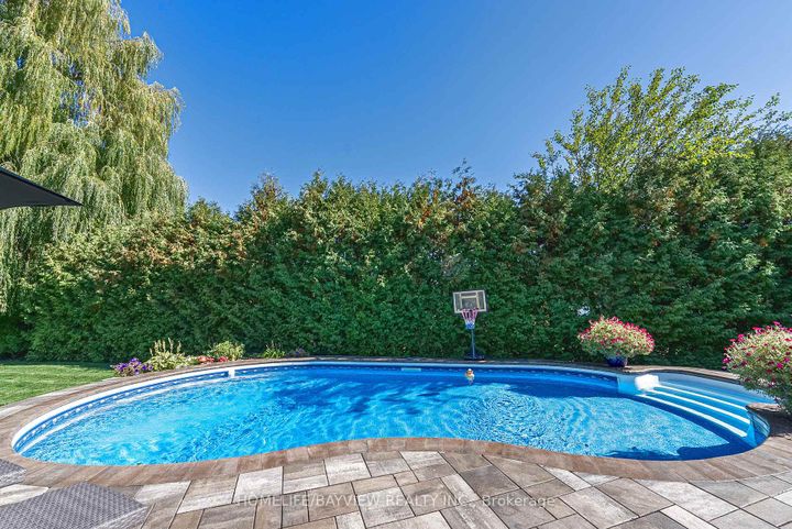 Photo 10 at 11 Cantex Court, Devonsleigh, Richmond Hill