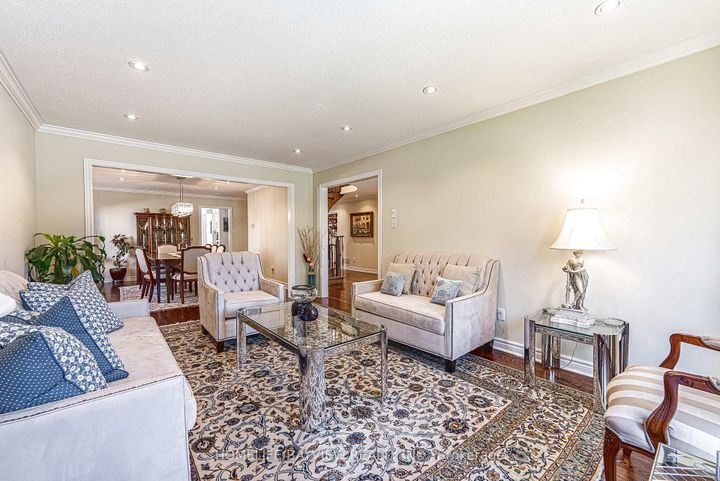 Photo 11 at 11 Cantex Court, Devonsleigh, Richmond Hill