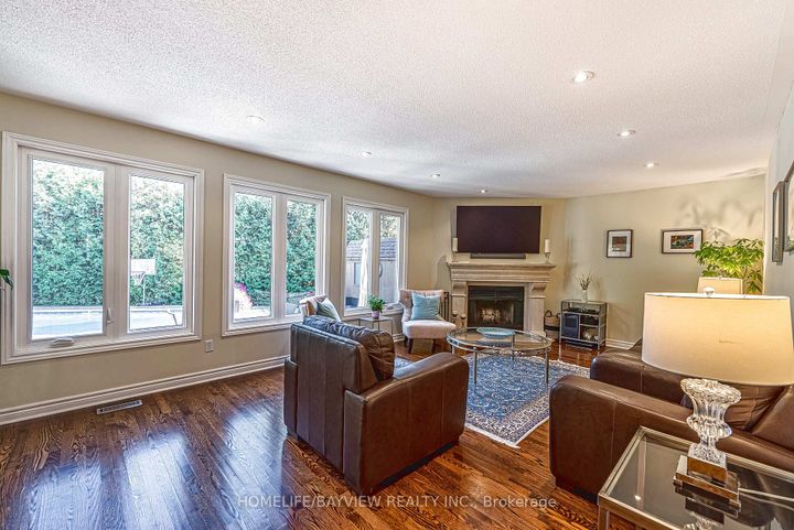 Photo 17 at 11 Cantex Court, Devonsleigh, Richmond Hill