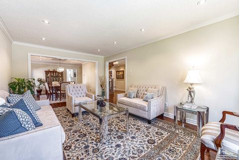 Photo 11 at 11 Cantex Court, Devonsleigh, Richmond Hill