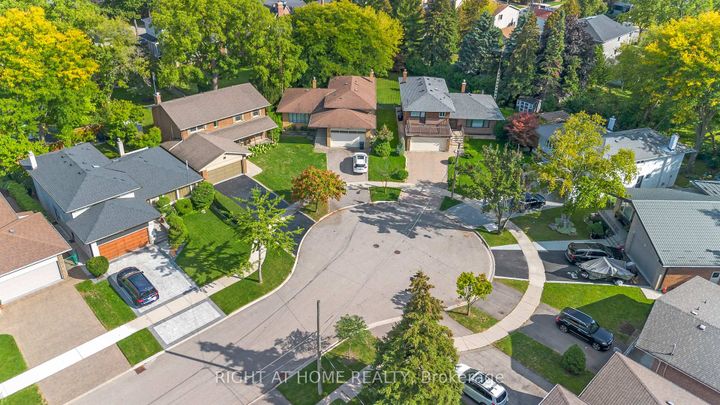 Photo 1 at 17 Glen Meadow Court, City Centre West, Toronto