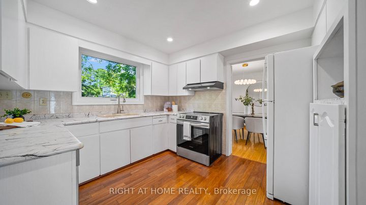 Photo 8 at 17 Glen Meadow Court, City Centre West, Toronto