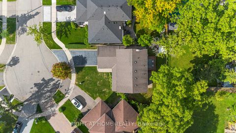 Photo 2 at 17 Glen Meadow Court, City Centre West, Toronto