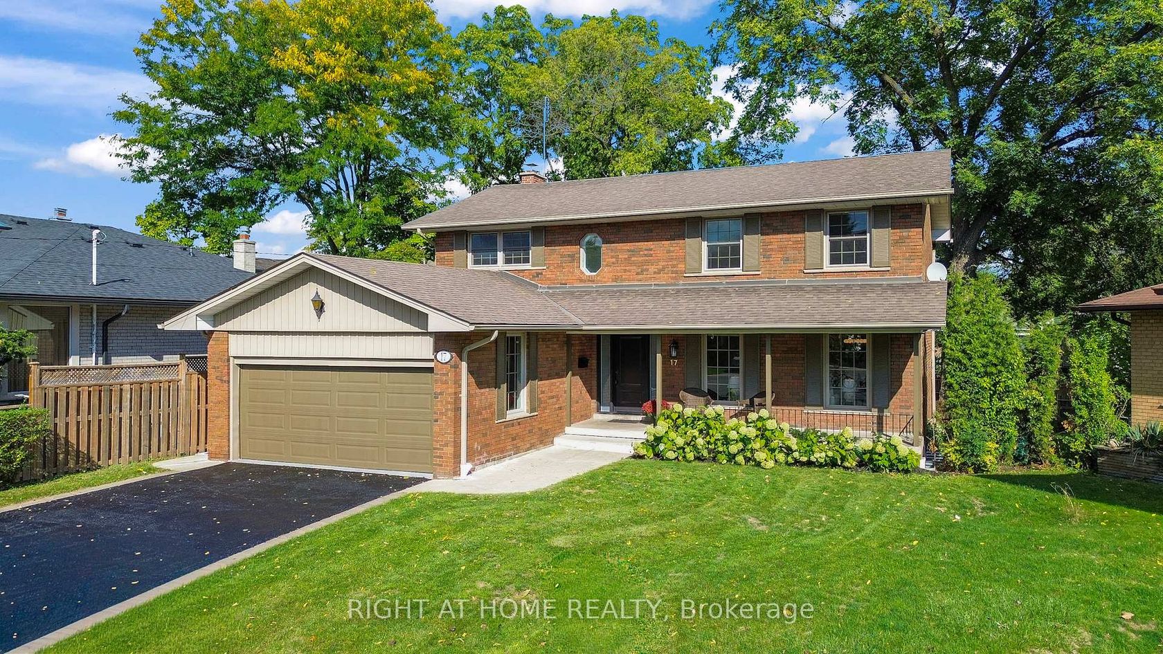 17 Glen Meadow Court, City Centre West, Toronto by Alessia Polo 17 Glen Meadow Court, City Centre West, Toronto