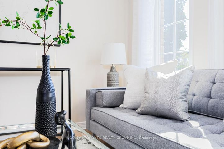 Photo 10 at 93 Wilkes Crescent, Birchmount, Toronto