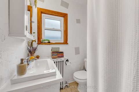 Photo 19 at 51 Claxton Boulevard, Cedarvale, Toronto
