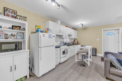 Photo 26 at 51 Claxton Boulevard, Cedarvale, Toronto