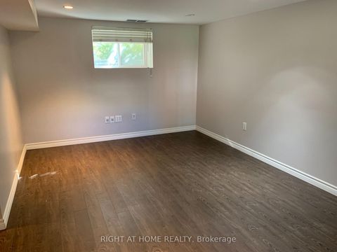 Photo 12 at 497 Broadway Avenue, Leaside, Toronto