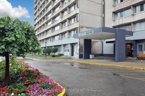 Photo 3 at 2007 - 10 Sunny Glen Way, Flemingdon Park, Toronto