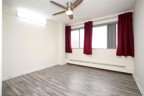 Photo 15 at 2007 - 10 Sunny Glen Way, Flemingdon Park, Toronto