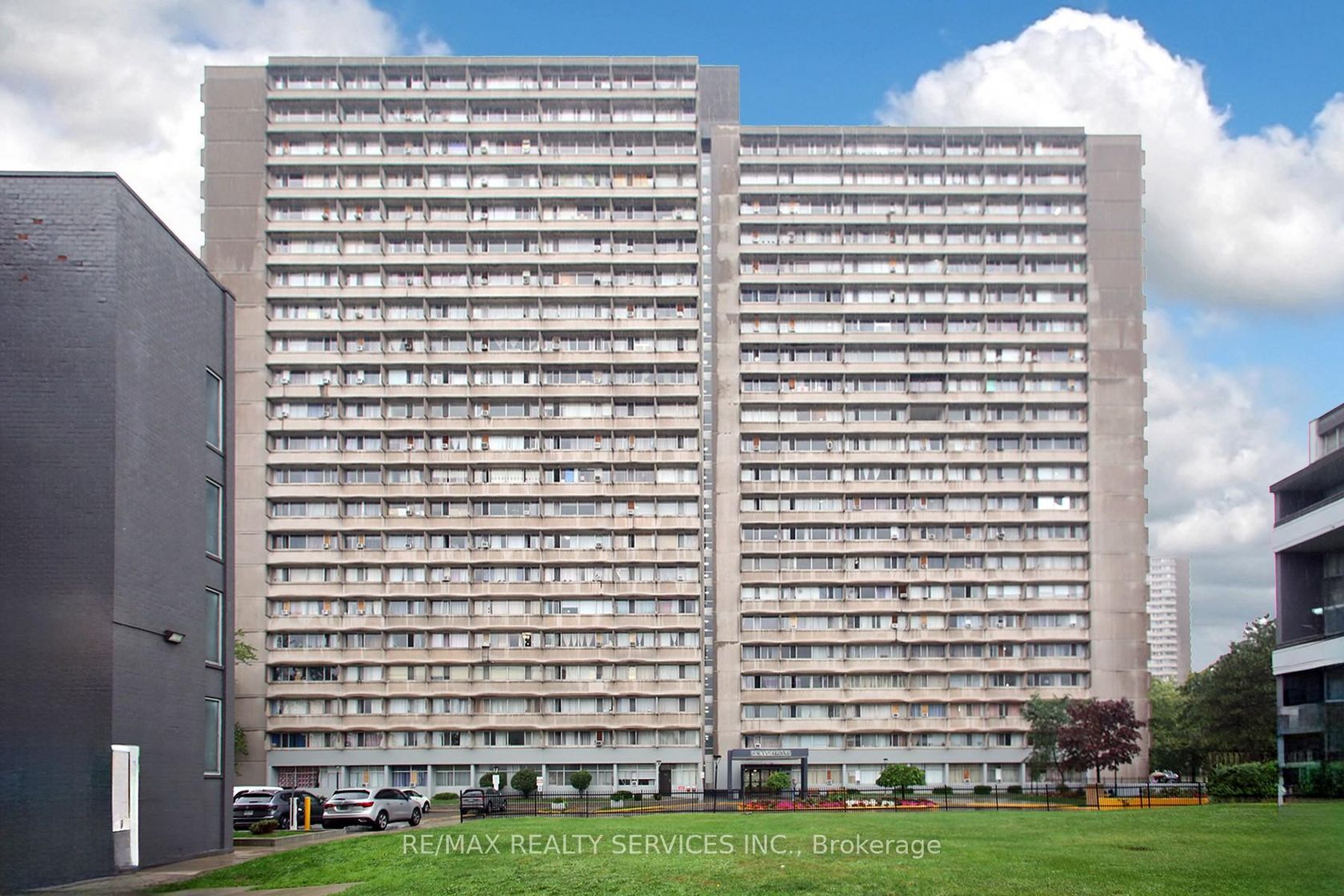 2007 - 10 Sunny Glen Way, Flemingdon Park, Toronto 