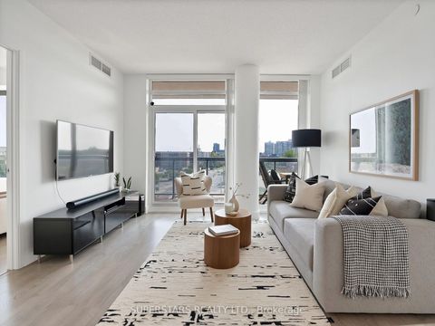 Photo 1 at 620 - 7608 Yonge Street, Yorkhill, Vaughan