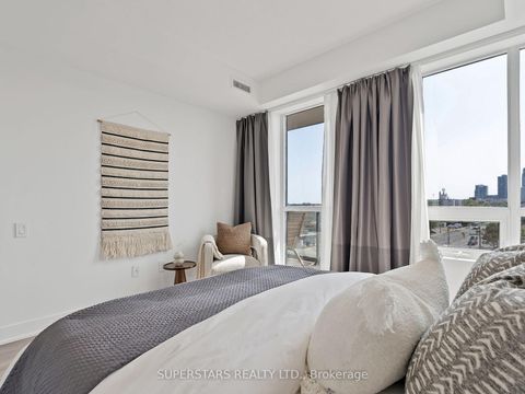 Photo 9 at 620 - 7608 Yonge Street, Yorkhill, Vaughan