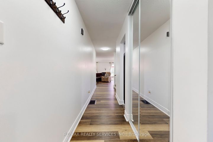 Photo 3 at 14 Bryant Court, Brampton West, Brampton