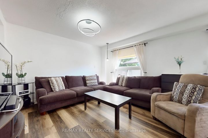 Photo 4 at 14 Bryant Court, Brampton West, Brampton
