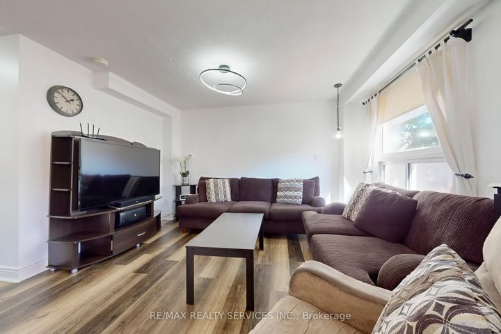 Photo 5 at 14 Bryant Court, Brampton West, Brampton