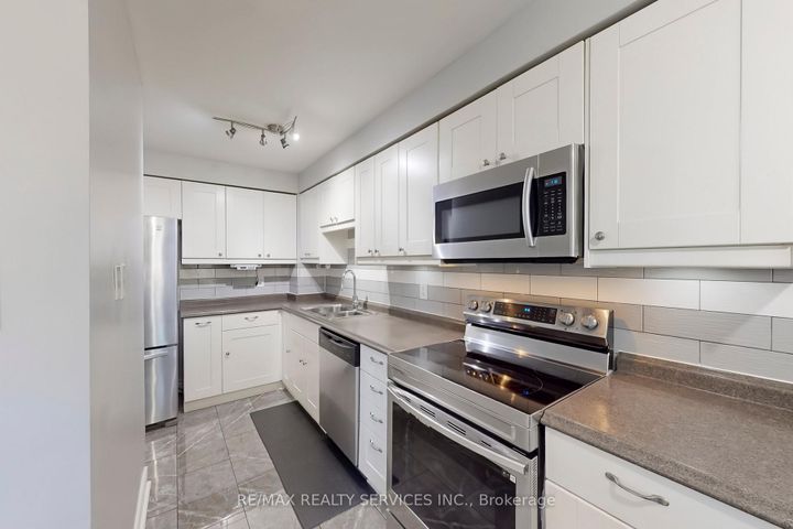 Photo 11 at 14 Bryant Court, Brampton West, Brampton